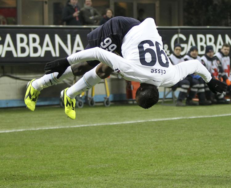 omvæltning. Med Panathinaikos blev Djibril Cisse sendt ud af Champions League sidste sæson, og forleden fejrede franskmanden med 41 landskampe en scoring mod AC Milan således. 