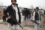 Angreb. Medlemmerne af en privat sikkerhedsmilits patruljerer efter et selvmordsangreb i Peshawar i Pakistan. Ifølge et Nato-dokument samarbejder efterretningstjenesten med terrorister. 