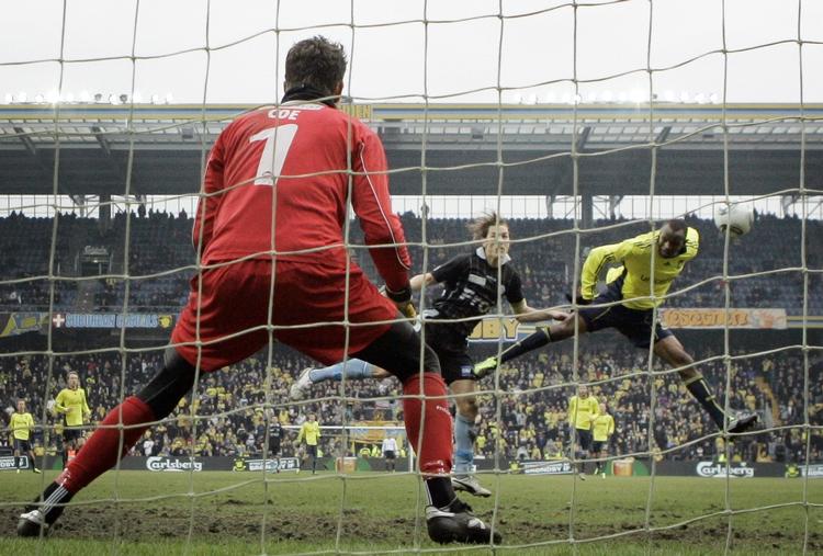 Skadet. Nathan Coe risikerer at gå glip af forårspremieren mod Brøndby. 