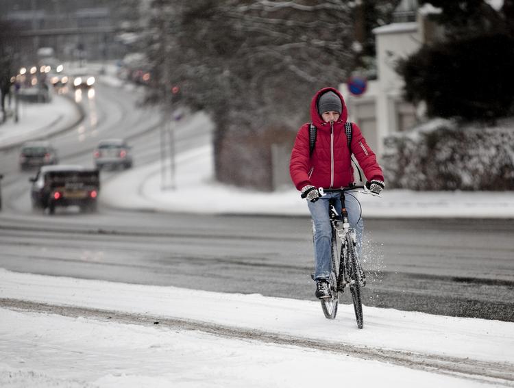 KOLDT. Man skal klæde sig godt på, hvis man skal uden for i dag. 