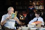 sarkastisk. John Cleese som The Guv.
