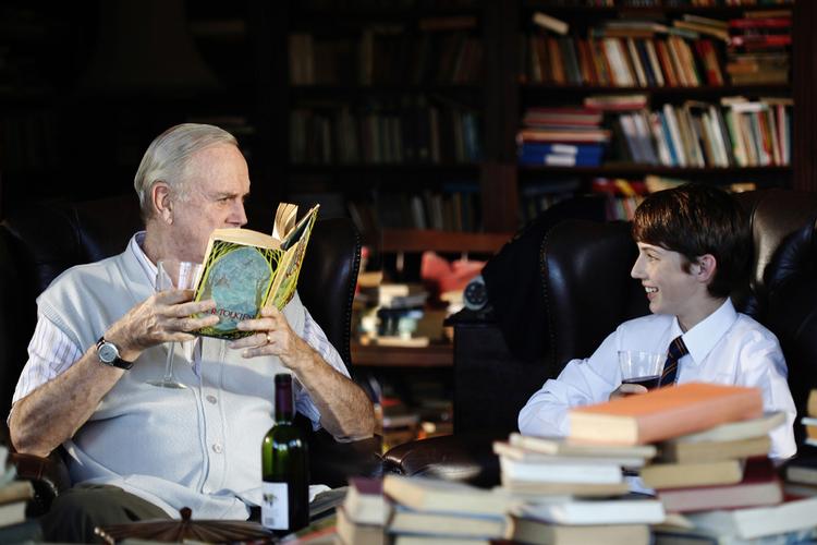 sarkastisk. John Cleese som The Guv.