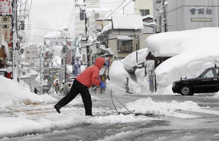 VINTER. Flere steder i Japan er temperaturerne nede under 10 minusgrader. 