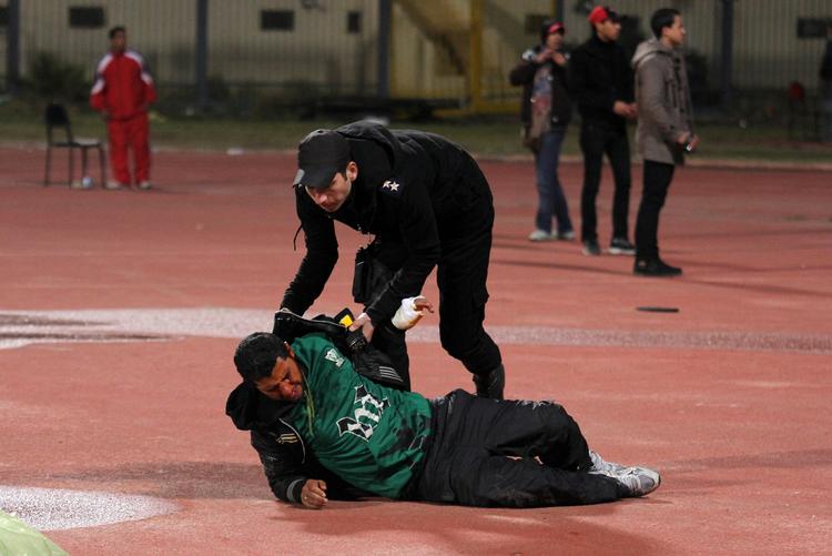 Fodbold-vold. Egyptens hårdeste fodbold-fans er dybt politisk engagerede, siger ekspert. I går blev 73 fodboldfans og sikkerhedsfolk dræbt under en kamp i Port Said. 