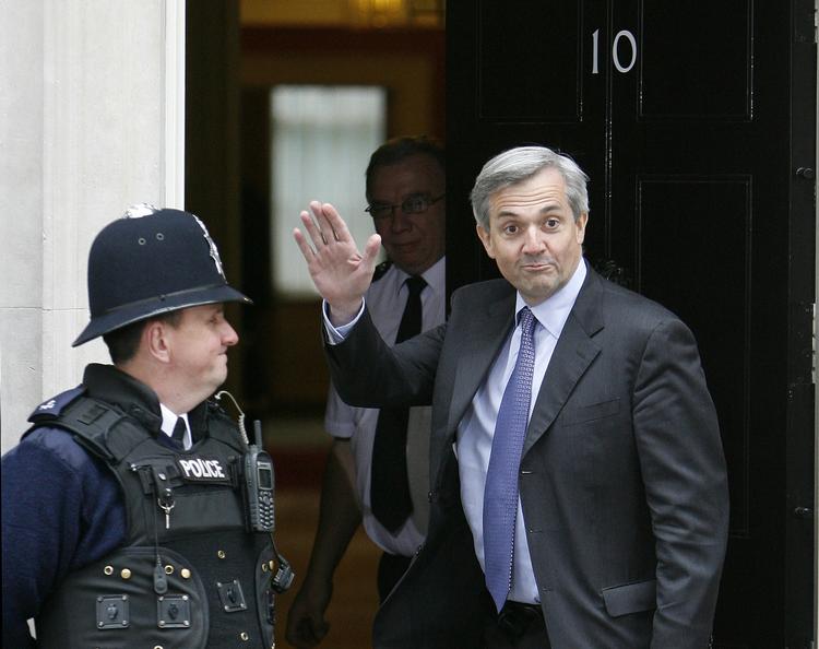 Snuppet. Den liberaldemokratiske energiminister Chris Huhne trækker sig efter sigtelse. 