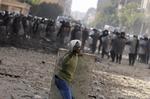 Skud. Der har været sammenstød mellem sikkersstyrker og demonstranter siden onsdag, da en fodboldkampe i Port Said endte blodigt. 