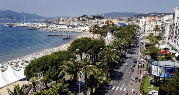 Filmkulisse. Når tæppet er gået for den årlige filmfestival i Cannes på den franske riviera, har den smukke by masser af attraktioner at tilbyde turisten - også uden for filmens verden.
