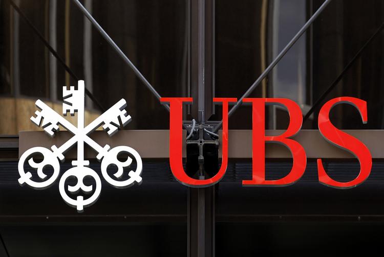 Manipulation. UBS lover at samarbejde med myndighederne, der mistænker 12 banker for svindel. 