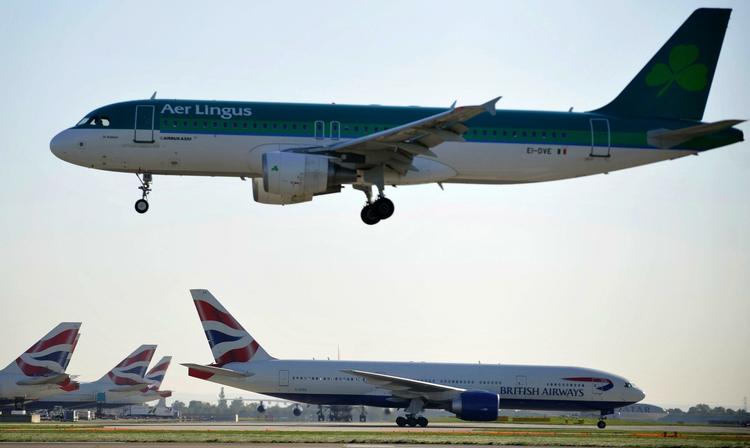 Måske. Flyene vil stadig lette og lande, men sandsynligvis ikke alle planlagte afgange vil blive gennemført i Heathrow i morgen. 