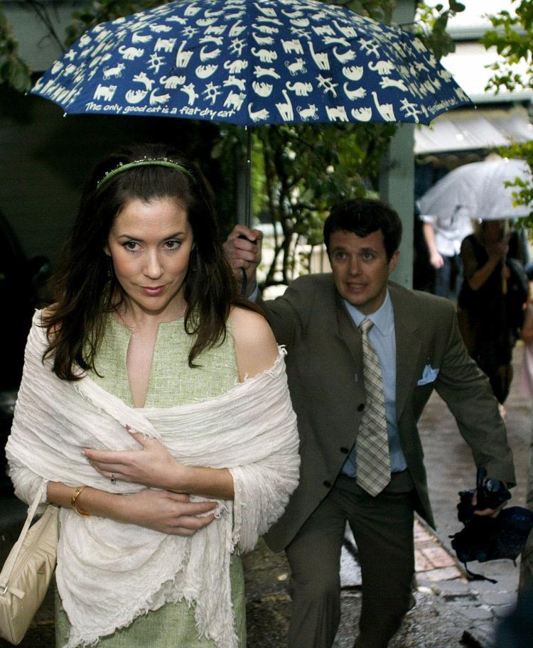 40. Kronprinsesse Mary et godt tag i mange danskere. Hun indfrier ganske enkelt forvenninger som den kommende konges hustru, lyder det fra eksperter. 