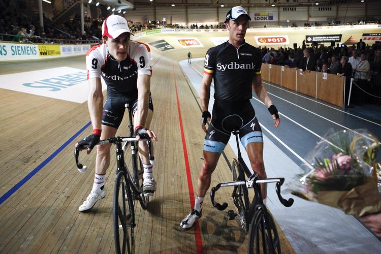 FØRERPAR. Efter sømdagens jagter er Iljo Keisse (tv.) og Marc Hester i spidsen for seksdagesløbet i Ballerup. 