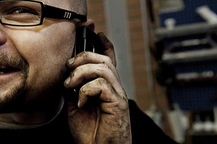 ringe. Tendensen er, at de fineste og dyreste telefoner er de dårligste, siger Gert Frølund Pedersen, professor i antenne- og radioudbredelse ved Aalborg Universitet. Det er ikke Gert Frølund edersen på billedet. (Arkiv) 