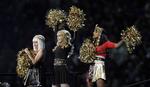 Divaer. Madonna havde inviteret Nicki Minaj (t.v.) og M.I.A. til at gæsteoptræde under 'Super Bowl'-halvlegsshowet. 