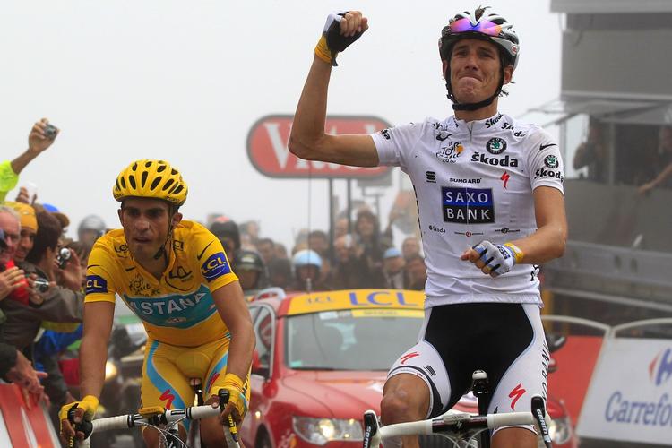 Bizart. Andy Schleck (t.h.) kørte ved skrivebordet en Tour-sejr hjem til Team Saxo Bank, da Alberto Contador blev dopingdømt. 
