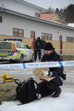 Knivoverfald. Politiet har stadig ikke anholdt nogen i forbindelse med overfaldet på en 10-årig pige. 