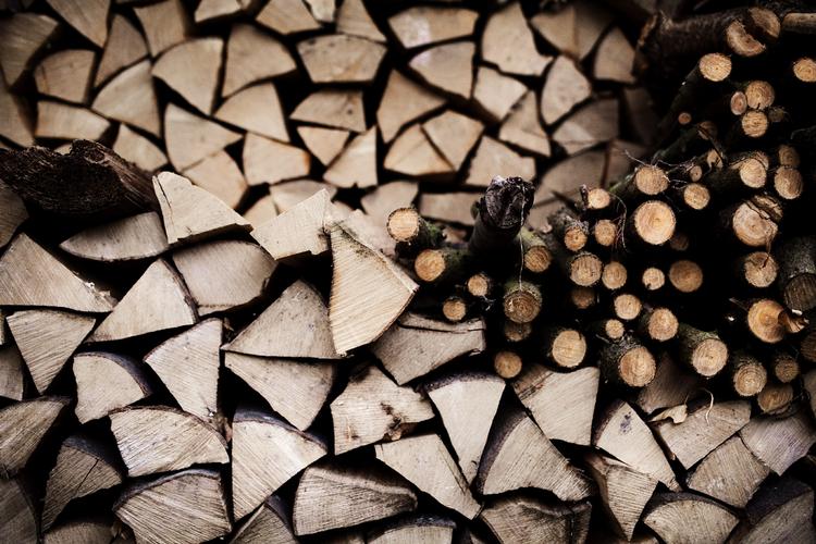 selvlysende. Brændestabler har flere steder skabt lysende øjeblikke. Foto: Arkivfoto. 