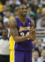 besejret. Trods 28 point af Kobe Bryant tabte Los Angeles Lakers udekampen mod Philadelphia 76'ers med 95-90. 