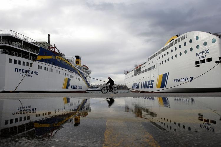 strejke. De græske fagforeninger prøver at lukke Grækenland ned i dag i protest mod de massive besparelser, den græske regering er presset til at gennemføre. 