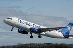 Thomas Cook, som ejer danske Spies, har tidligere levet godt  af at arrangere pakkerejser, men nu planlægger forbrugerne selv deres ture ud i verden. Det har skabt underskud. 