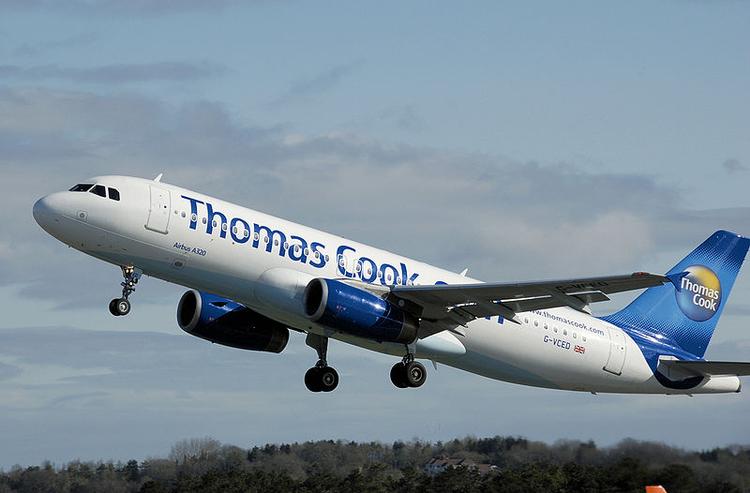 Thomas Cook, som ejer danske Spies, har tidligere levet godt  af at arrangere pakkerejser, men nu planlægger forbrugerne selv deres ture ud i verden. Det har skabt underskud. 