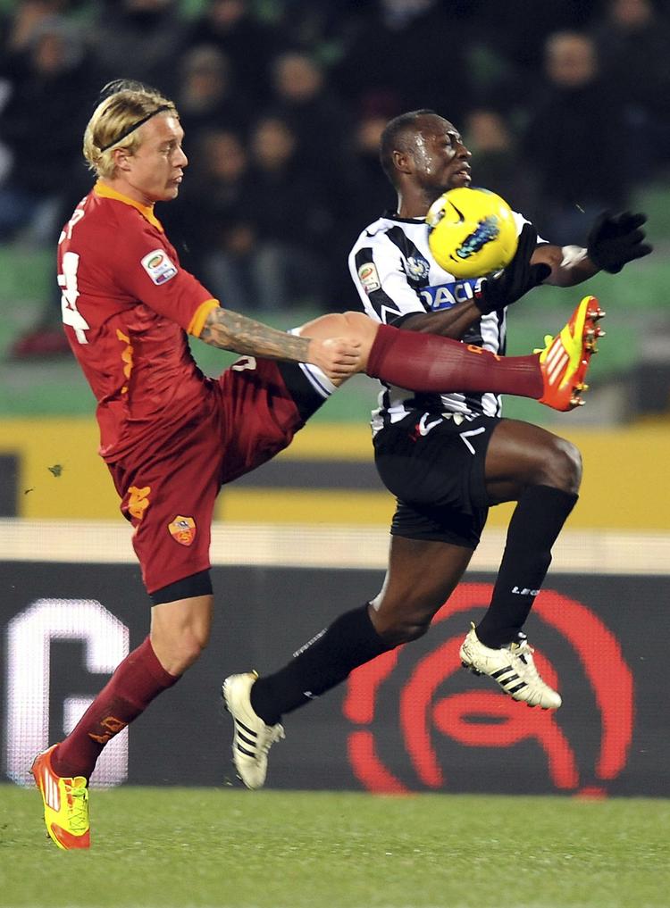 Rotation. Danskeren har spillet 11 kampe for Roma i denne sæson, hvor Simon Kjær også har haft et par skader. 