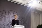 Forkert. Statsminister Helle Thorning-Schmidt huskede galt, da hun citerede sit eget regeringsgrundlag. 