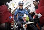 Midtpunkt. Dopingdømte Alberto Contador holder pressemøde tirsdag aften i Madrid. 