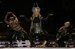Festabe. Madonna optræder her med 'Give me all your luvin' i halvlegen af Super Bowl finalen. 