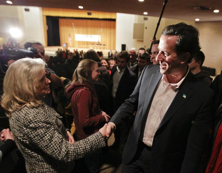 Primærvalg. Rick Santorum hilser på en vælger i Colorado. Senere går turen til Missouri, hvor han holder valgfest. 