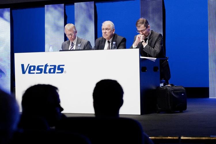 fortid. Formanden for Vestas' bestyrelse, Bent Erik Carlsen, i midten. Til højre ses koncerndirektør, Ditlev Engel. 