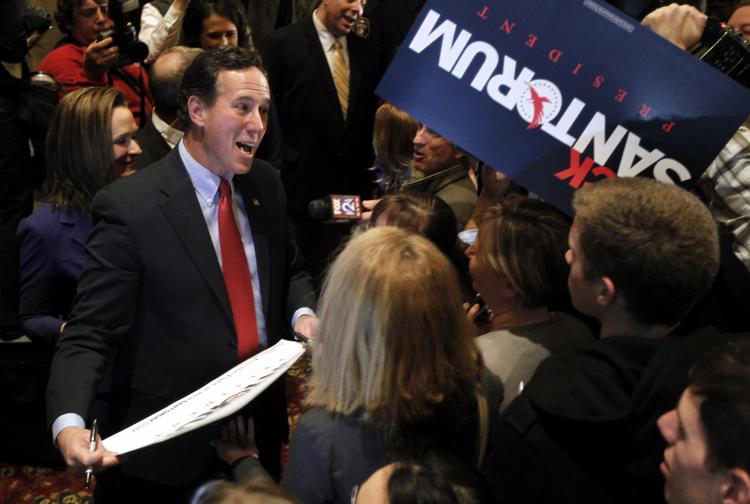 Rick Santorum gjorde i nat rent bord og tog overraskende sejren i Missouri, Minnesota og Colorado. 