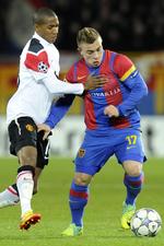 Gigantdræber. Xherdan Shaqiri (t.h.) og Basel har allerede sendt Man. United ud af mesterligaen. I løbet af den kommende måned kan Xherdan Shaqiri gøre det samme ved sin kommende arbejdsgiver. 