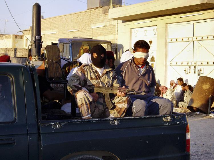 Ørkenkrig. Danske soldater stod i spidsen for en stor operation,  Green Desert, syd for Basra 25.  november 2004. 36 irakere blev taget  til fange – ifølge hæren af de irakiske  styrker, der deltog i aktionen. 