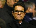 Konflikt. Eksperter i England vurderer, at Fabio Capellos støtte til John Terry kan koste ham jobbet fire måneder før EM 