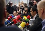 Centrum. Alberto Contador mødte en flok utålmodige journalister og overstadige fans. 