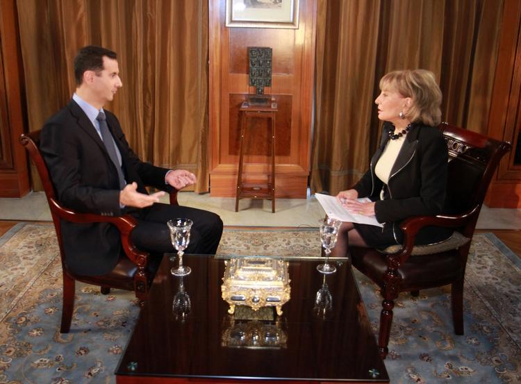 Interview. Assad fulgte drejebogen, da han blev interviewet af ABC's kendte skikkelse Barbara Walters. 