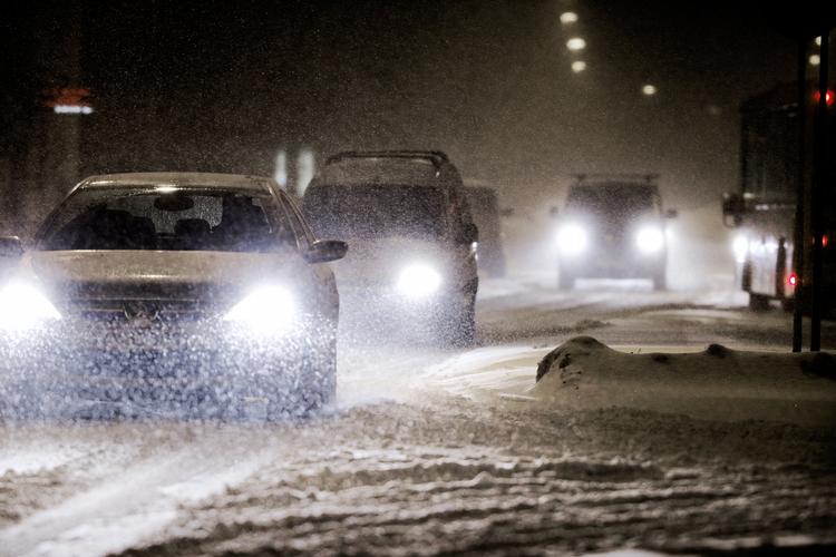 Snefygning. Det er slut med sibirisk kulde, men fra i aften kommer der  fygning, som vil danne snedriver på vejene. 