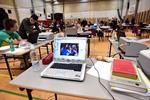 nethjælp. Danske gymnasieelever får nu internetadgang til 11 fag ved eksamen mod seks i dag. 