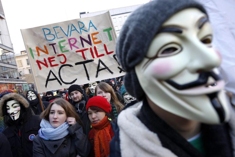 Protest. Acta-loven har fået demonstranter på gaderne i flere vestlige lande. Her er det Stockholm, der lægger asfalt til en protest. 