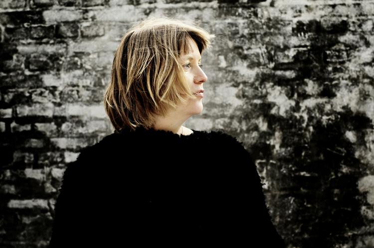 Hjerteknuser. Katrine Marie Guldagers to romaner kan læses lige  ud ad Gammel Køge Landevej som  en helt ukompliceret, men lun og  fræk roman, der også går til hjertet. 