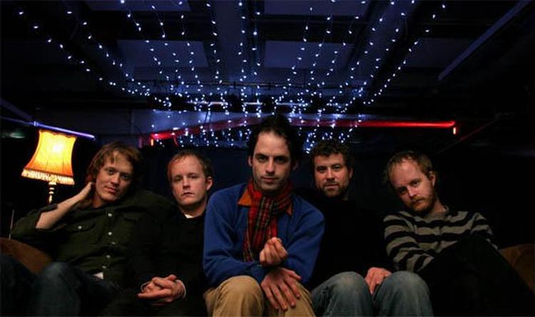 Autobahn. Brooklyn-band nåede ikke frem til København søndag aften. Deres tour-bus fik motorstop. 