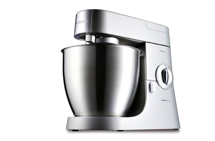 Mere grej. Til køkkenmaskinen kan man købe diverse ekstraudstyr: ismaskine, pastasæt, universalkværn, melkværn, kartoffelskræller, råkostjern, foodprocessor, purépresser og citruspresser. 