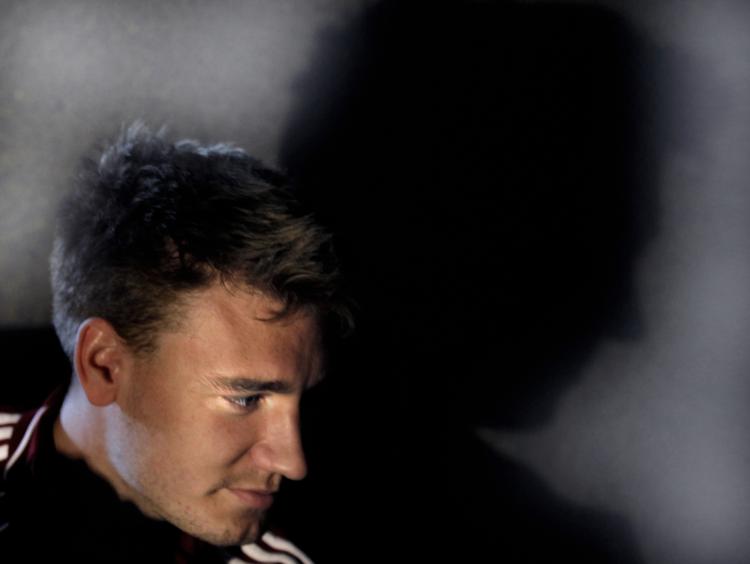 SKYGGESIDEN. Med hærværk, fartovertrædelser og andre episoder kaster Nicklas Bendtner nogle uheldige skygger. 