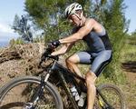forfra. I sine teenageår viste Lance Armstrong store evner som triatlet, men siden koncentrerede han sig - med en vis succes - om cyklingen. 