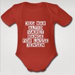 Ordkrig. Dysten på ord mellem Mikael Bertelsen og Lasse Jensen fortsætter, nu med T-shirts som våben. 