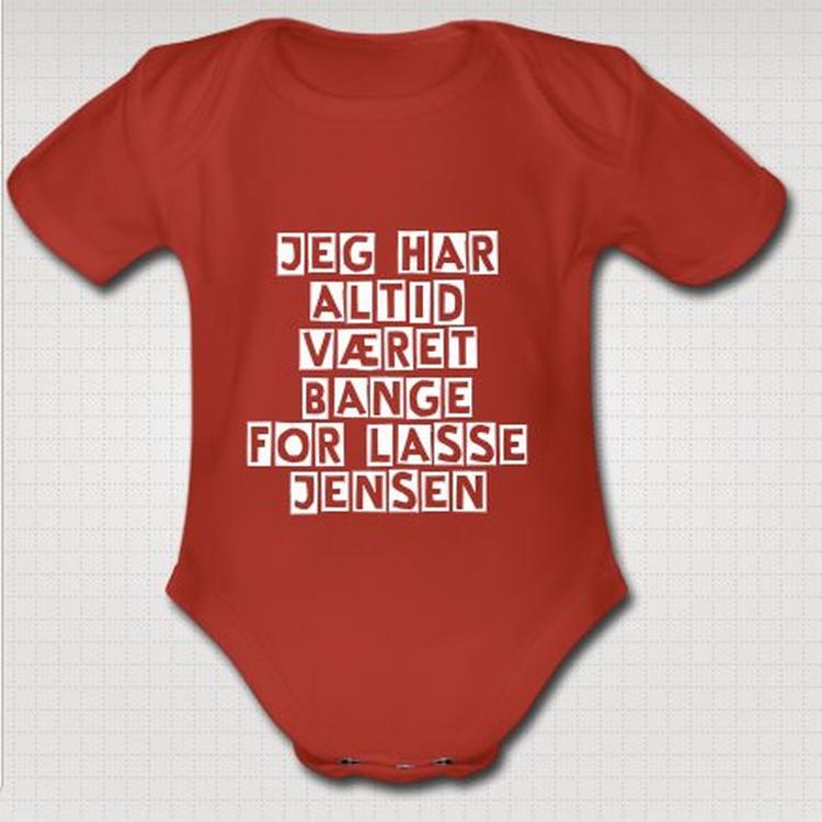 Ordkrig. Dysten på ord mellem Mikael Bertelsen og Lasse Jensen fortsætter, nu med T-shirts som våben. 