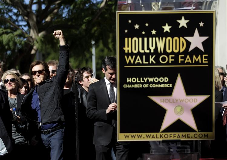 Hyldest.  Paul McCartney sender en hyldest ud til sine fans i forbindelse med ceremonien på 'Walk of fame¨' 