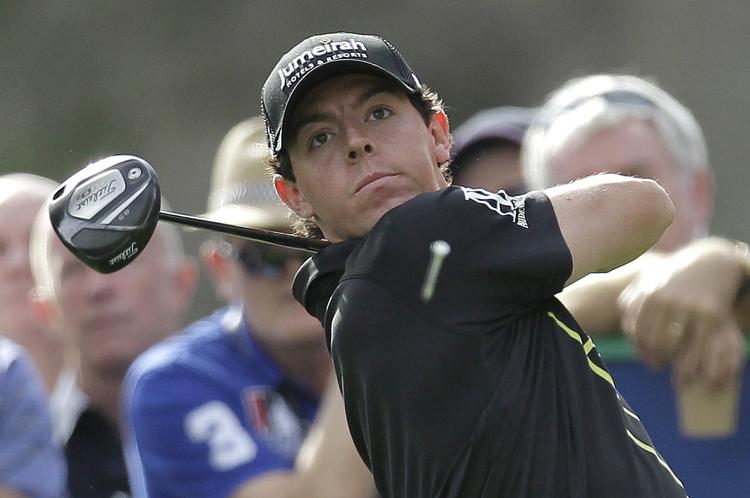 FORMSTÆRK. I sine seneste syv turneringer har Rory McIlroy opnået placeringerne 2, 11, 1, 4, 2, 3 og 3. Og nu delr han føringen i Dubai Desert Classic. 
