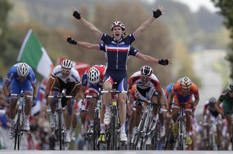 JUBEL. I september var Arnaud Démare først over stregen i en fransk dobbeltsejr ved VM for U23 i Danmark. I dag vandt han i Qatar. 