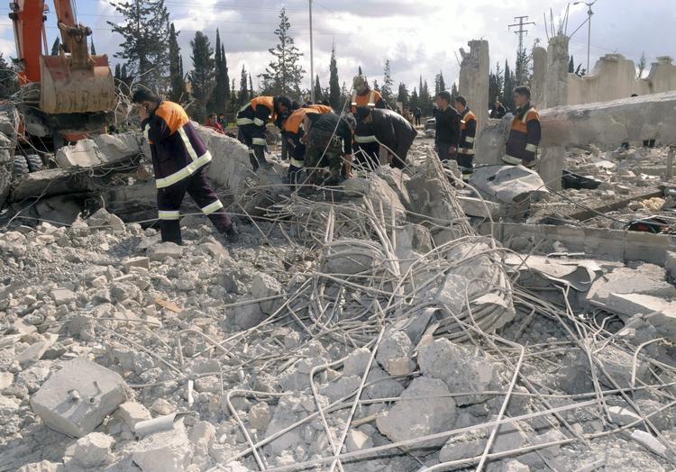Bilbomber.  Syriens største by Aleppo er blevet ramt af to bilbomber. Formentlig i et forsøg fra rebellernes side på at rejse en folkemængde mod Assad-styret, mener ekspert. 